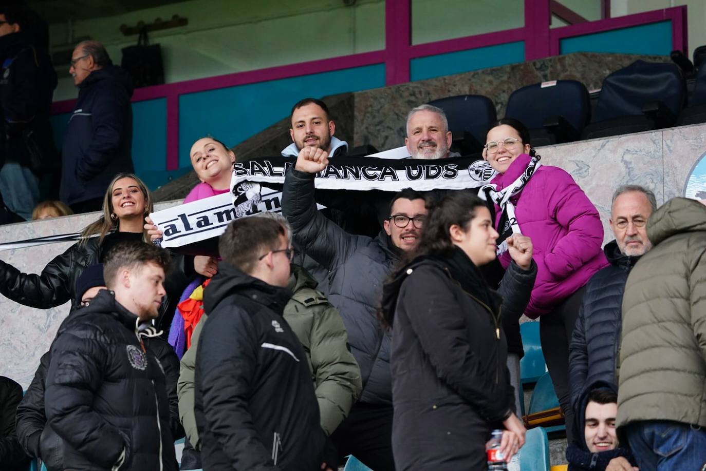 Búscate en la grada del Helmántico en el partido del Salamanca UDS contra el CD Becerril