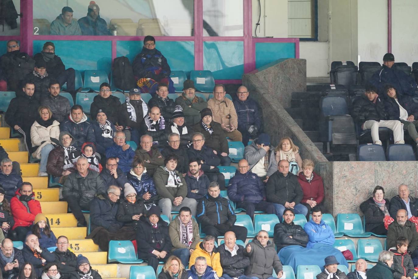 Búscate en la grada del Helmántico en el partido del Salamanca UDS contra el CD Becerril