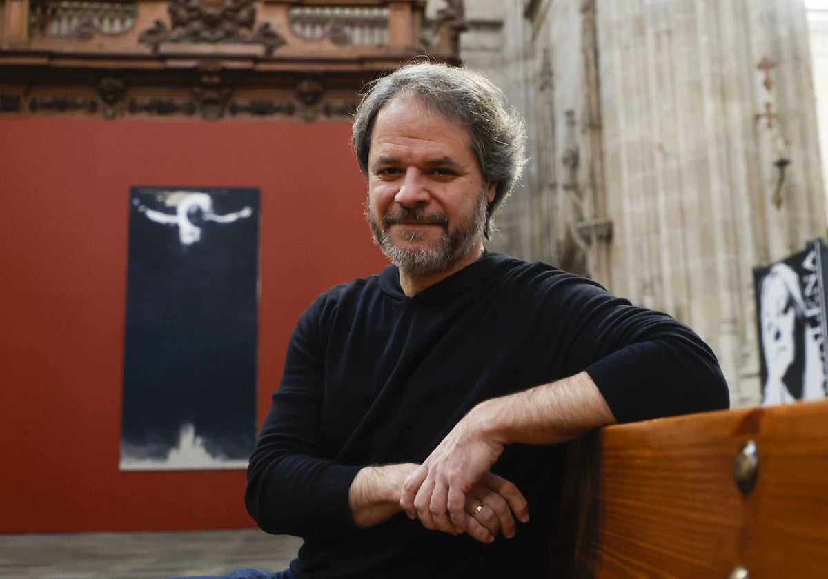 El artista salmantino Ángel Luis Iglesias, en la Catedral Nueva.