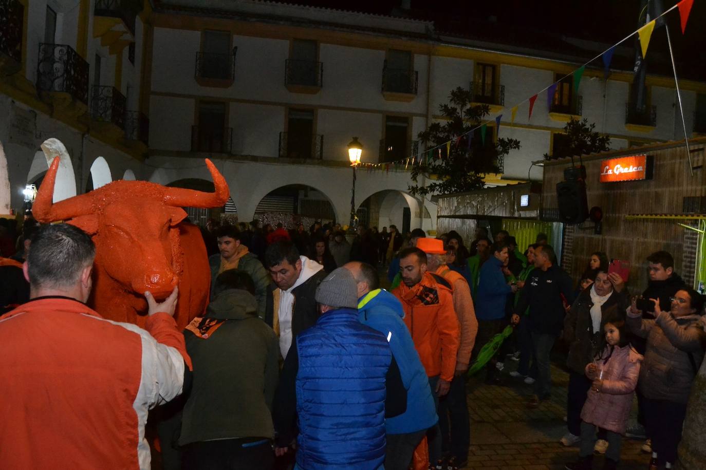 El Carnaval del Toro se despide con el toro de fuego de Cenizos