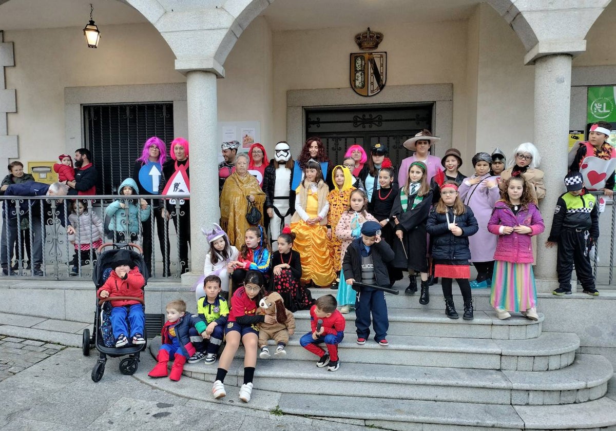 Los niños de Ledrada disfrutan del Martes de Carnaval