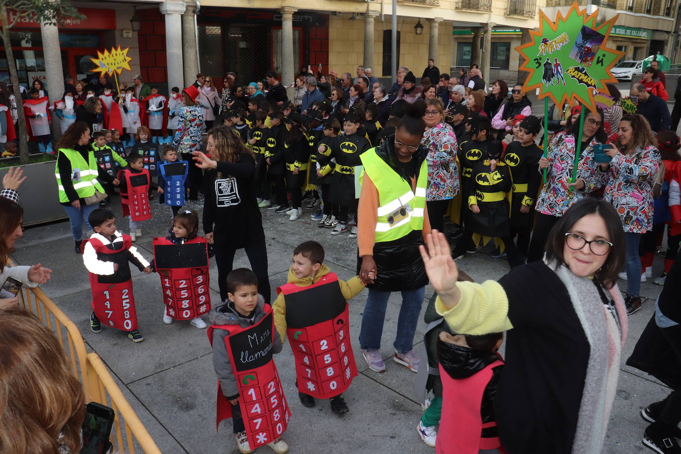 Guijuelo despide el Carnaval con el desfile escolar al ritmo de charanga