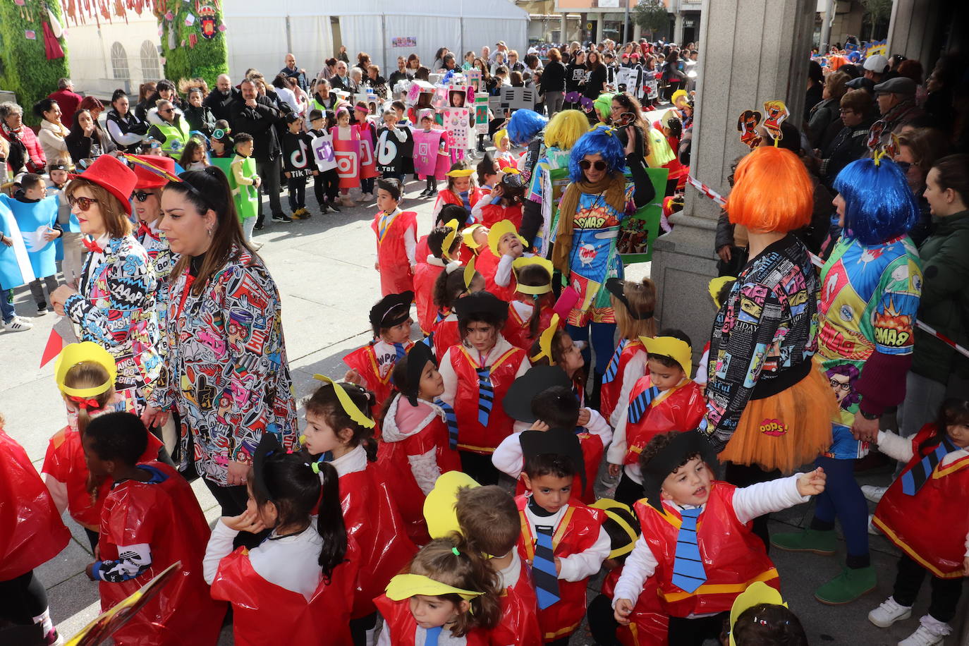 Guijuelo despide el Carnaval con el desfile escolar al ritmo de charanga