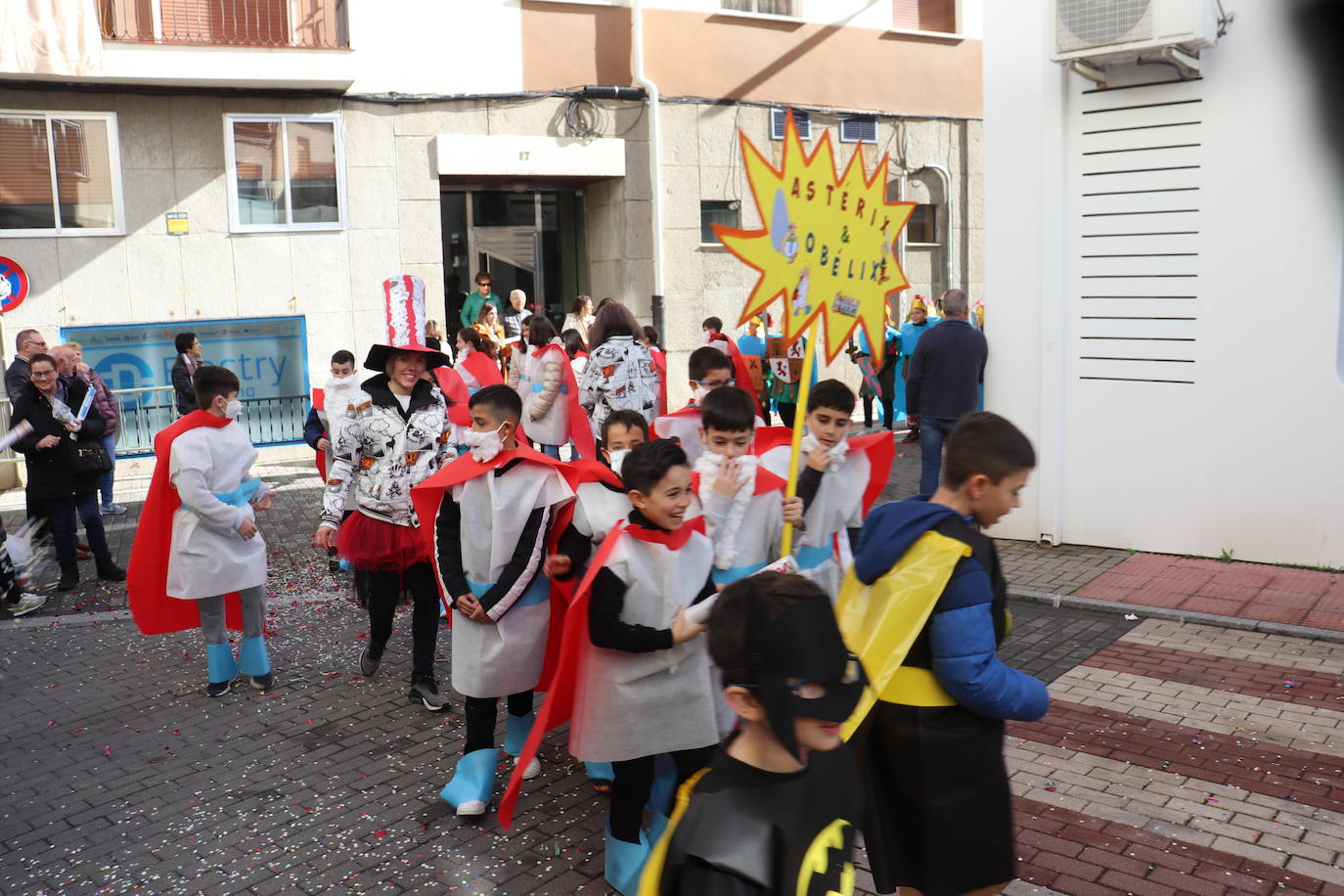 Guijuelo despide el Carnaval con el desfile escolar al ritmo de charanga