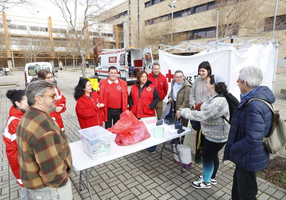 Campaña de sensibilización por el Día Europeo de la Salud Sexual llevada a cabo ayer en el campus.