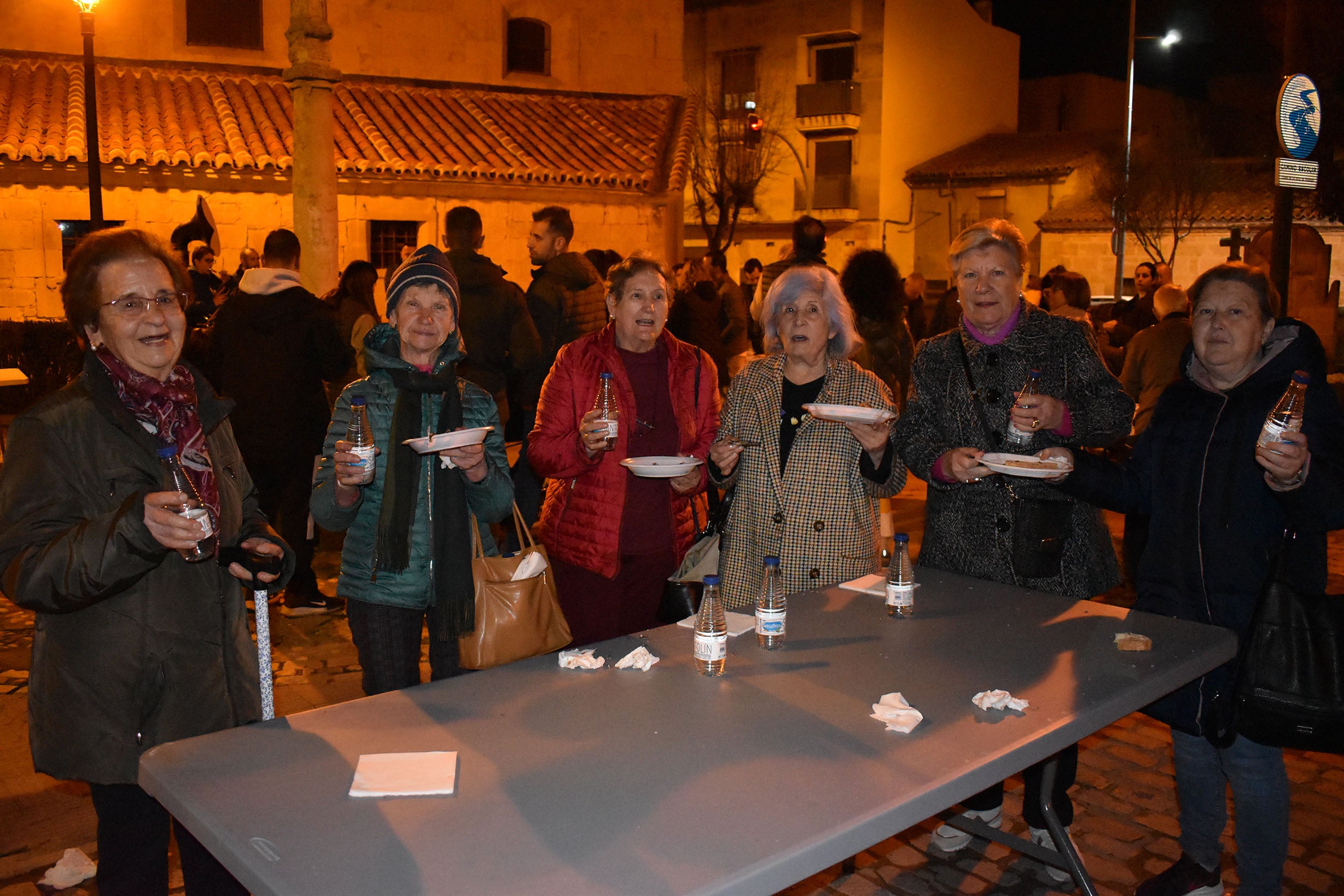 150 kilos de sardinas para paliar el duelo por el fin del Carnaval en Villamayor