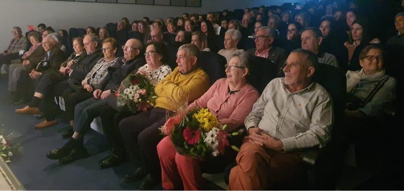 Santa Marta rinde homenaje a nueve parejas en la gala «50 años juntos»