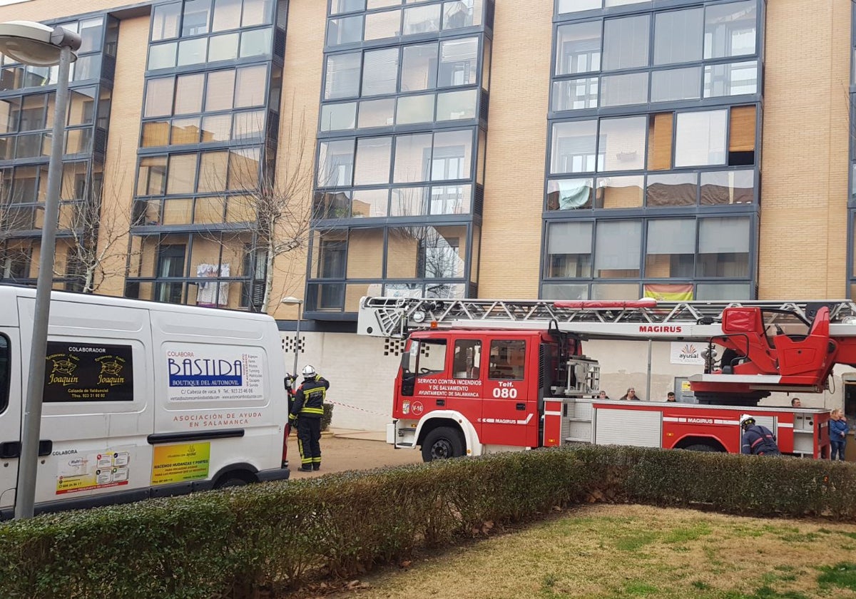 Bomberos de Salamanca en otra intervención en El Zurguén.