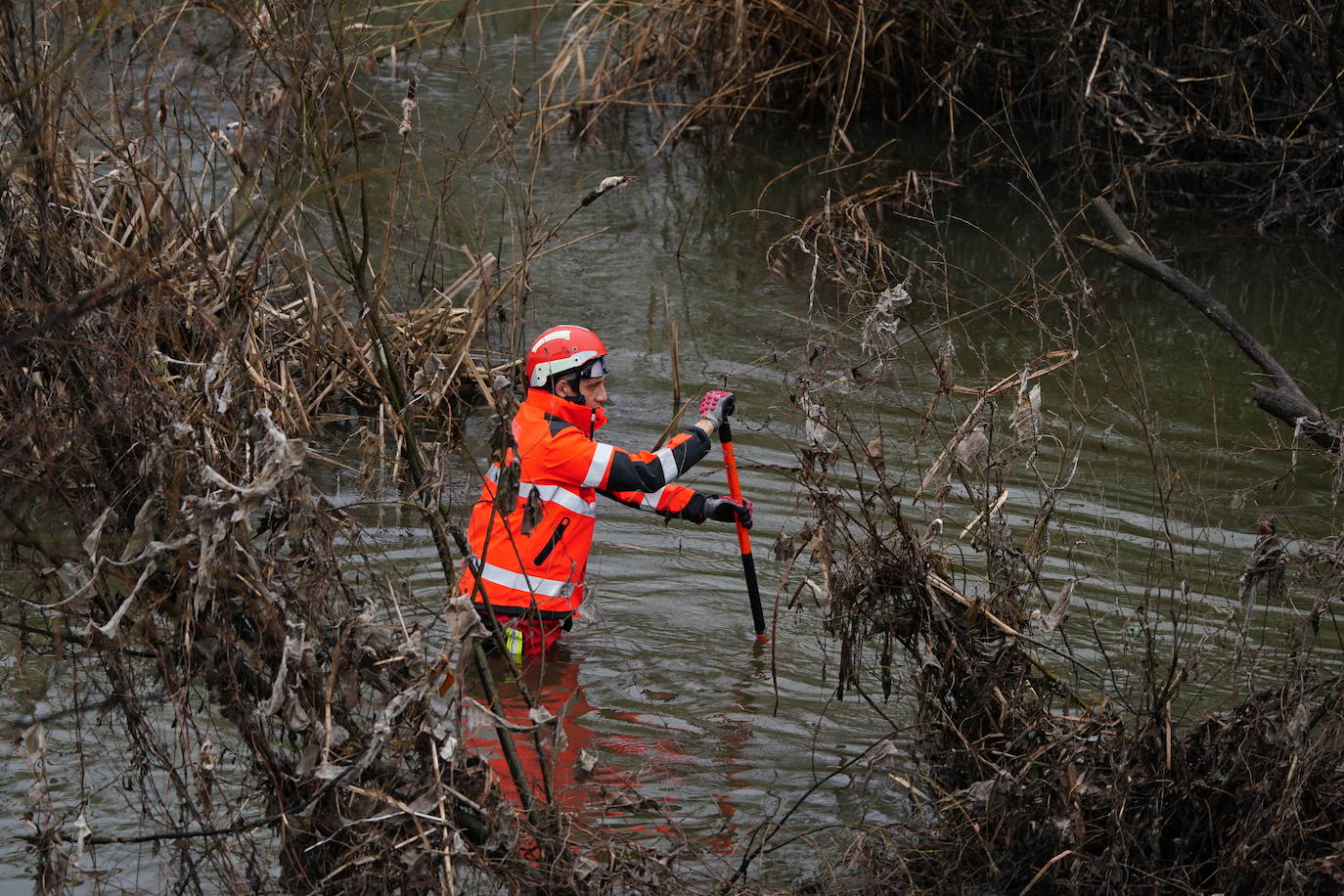 En imágenes: nueva búsqueda en el río para buscar al vecino del Camino de las Aguas desaparecido la semana pasada