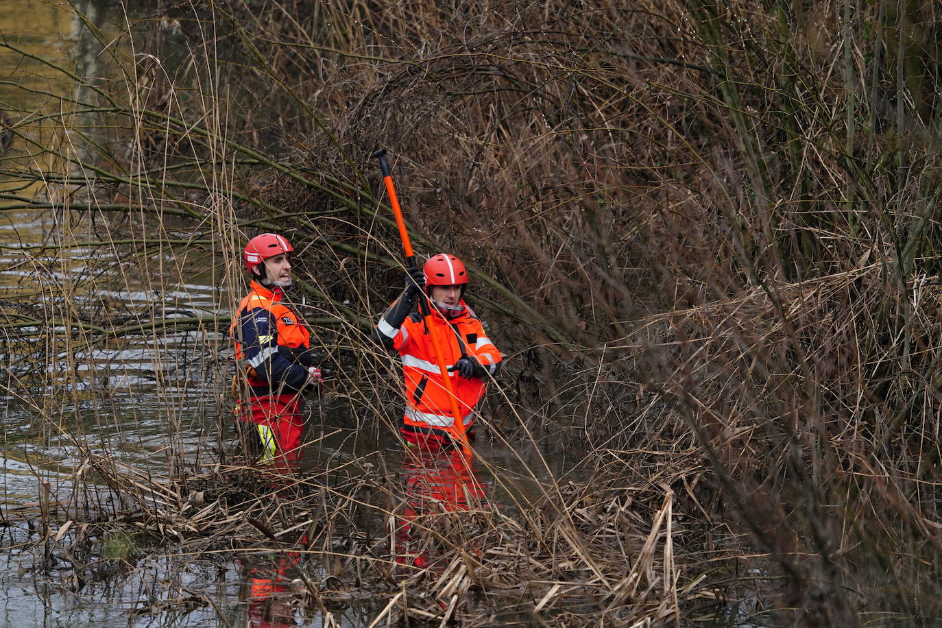 En imágenes: nueva búsqueda en el río para buscar al vecino del Camino de las Aguas desaparecido la semana pasada