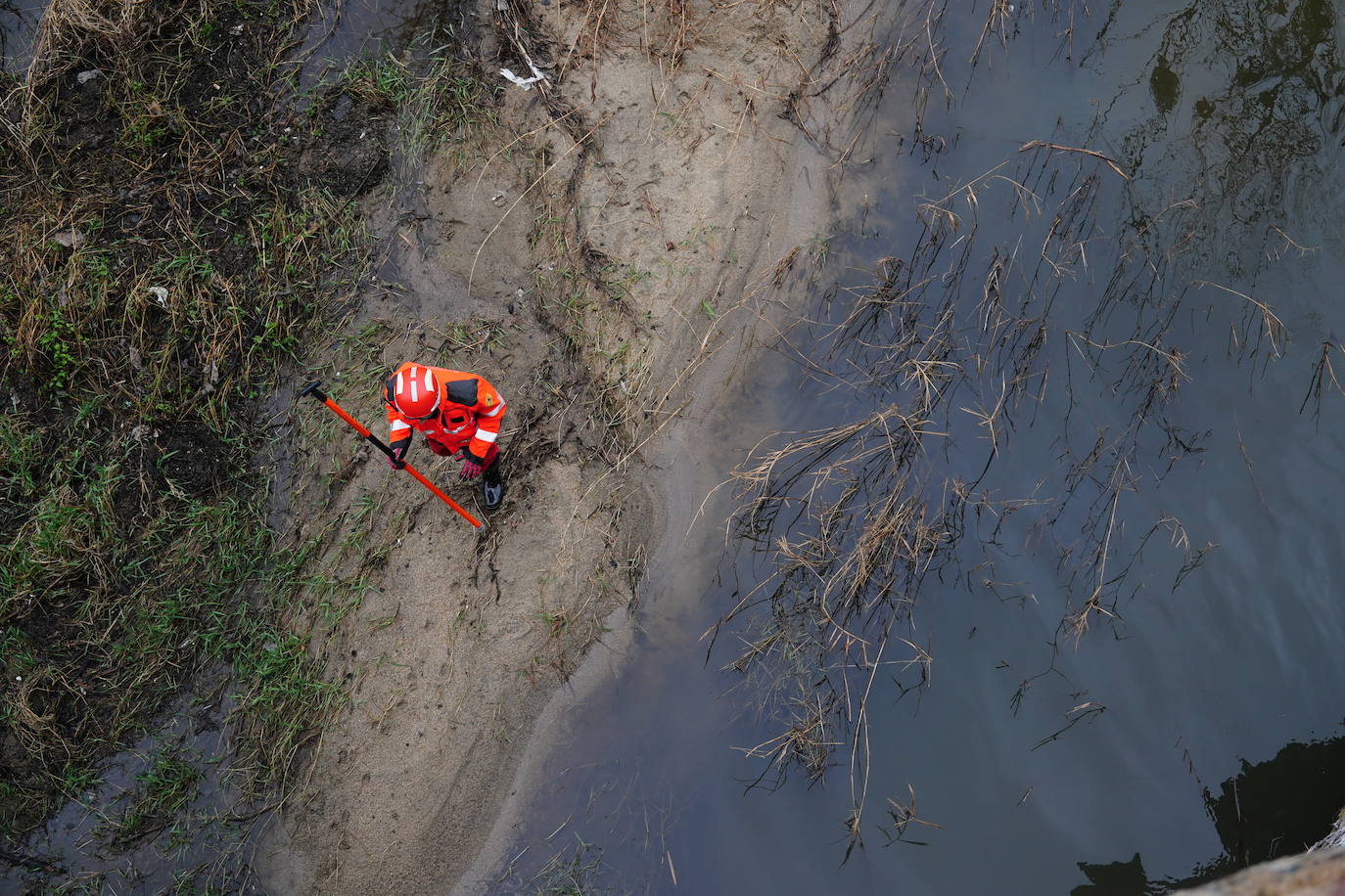 En imágenes: nueva búsqueda en el río para buscar al vecino del Camino de las Aguas desaparecido la semana pasada