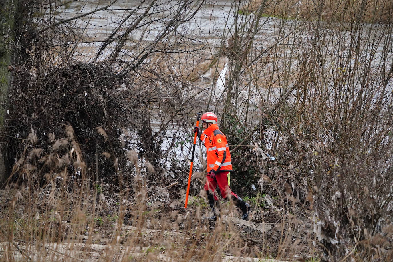 En imágenes: nueva búsqueda en el río para buscar al vecino del Camino de las Aguas desaparecido la semana pasada