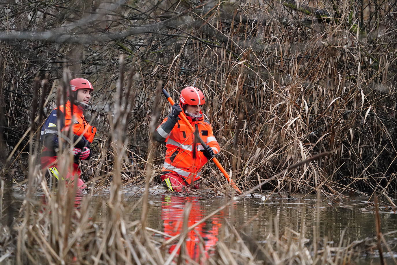 En imágenes: nueva búsqueda en el río para buscar al vecino del Camino de las Aguas desaparecido la semana pasada