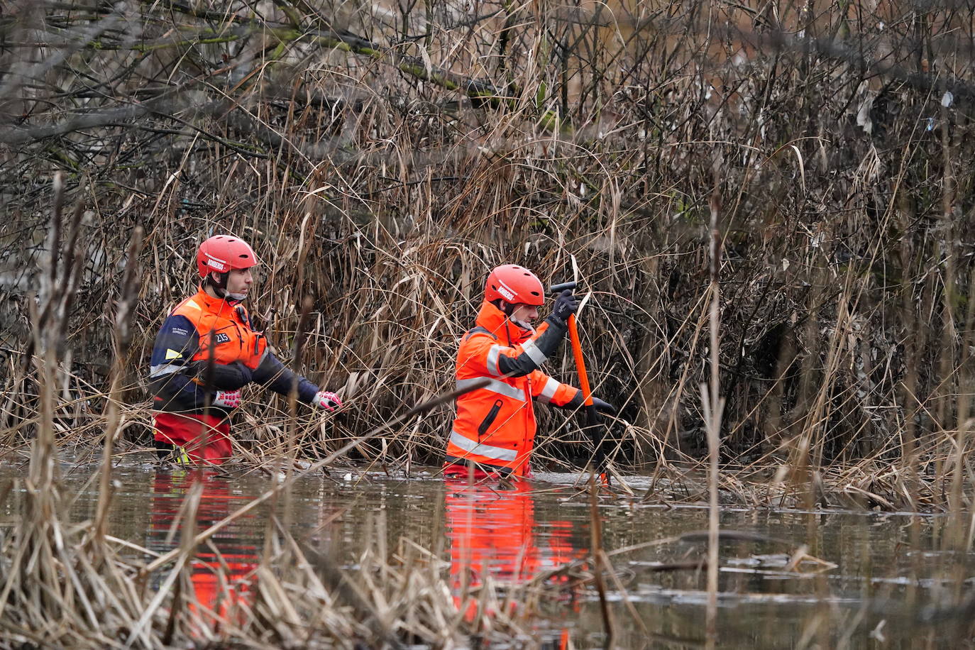 En imágenes: nueva búsqueda en el río para buscar al vecino del Camino de las Aguas desaparecido la semana pasada