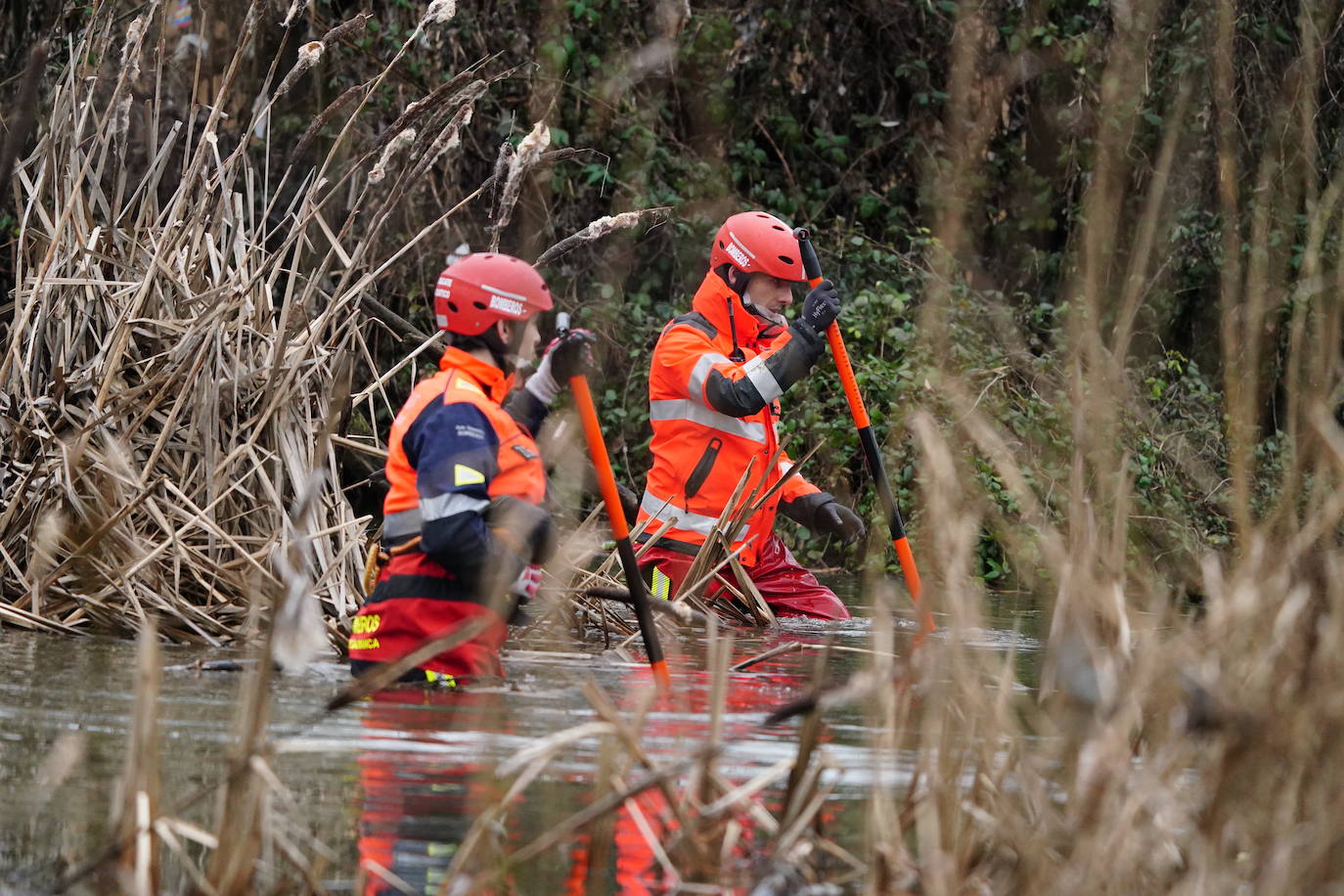 En imágenes: nueva búsqueda en el río para buscar al vecino del Camino de las Aguas desaparecido la semana pasada