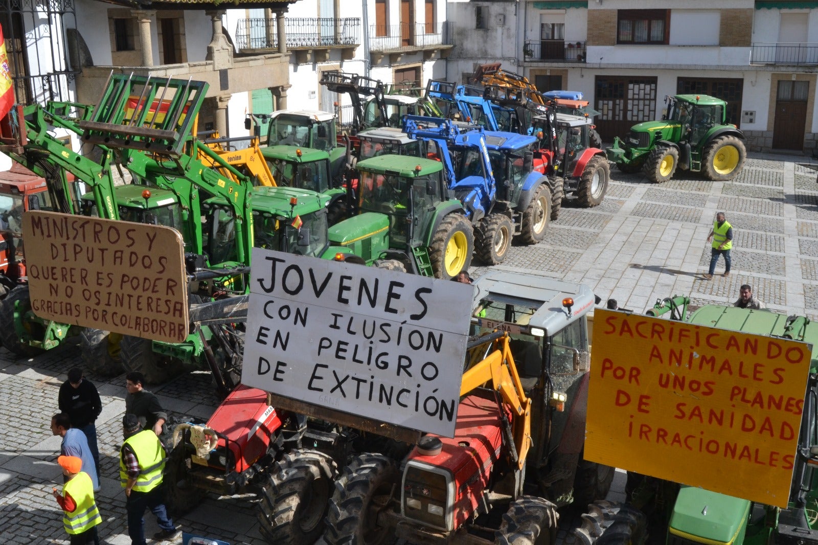 Las originales pancartas de la protesta agraria de Lumbrales