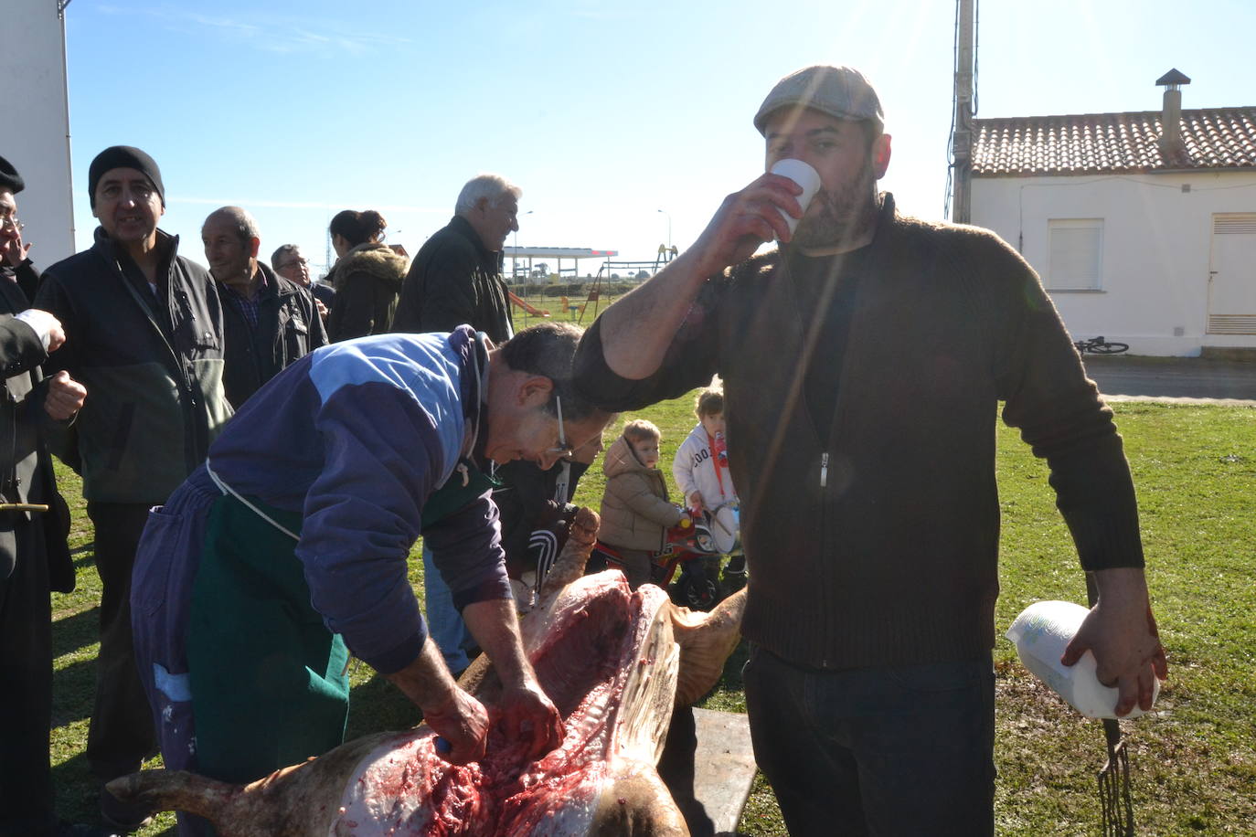 Villar de Peralonso vive la fiesta de la matanza