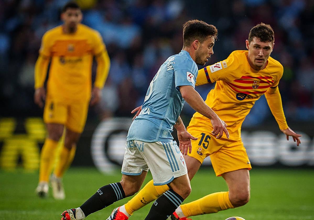 Christensen encima a Fran Beltrán.