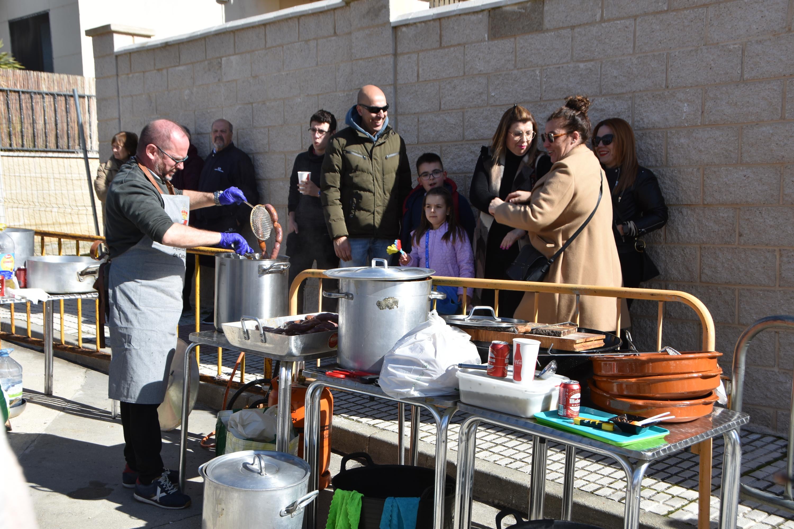 Más de 500 personas participan en la primera matanza celebrada en Cabrerizos