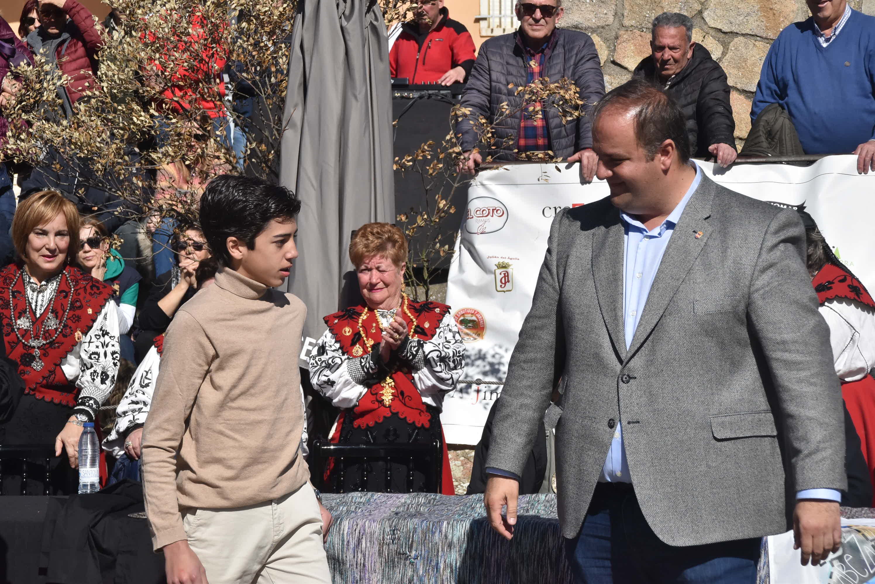 La matanza de Guijuelo rinde homenaje al sabor con numerosas caras conocidas