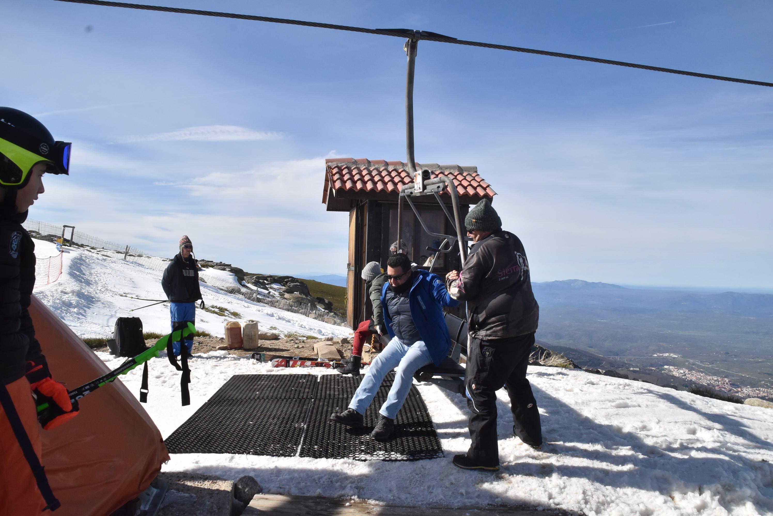 La Covatilla aprovecha el tirón turístico del telesilla y abre una pista para el esquí en la cota alta