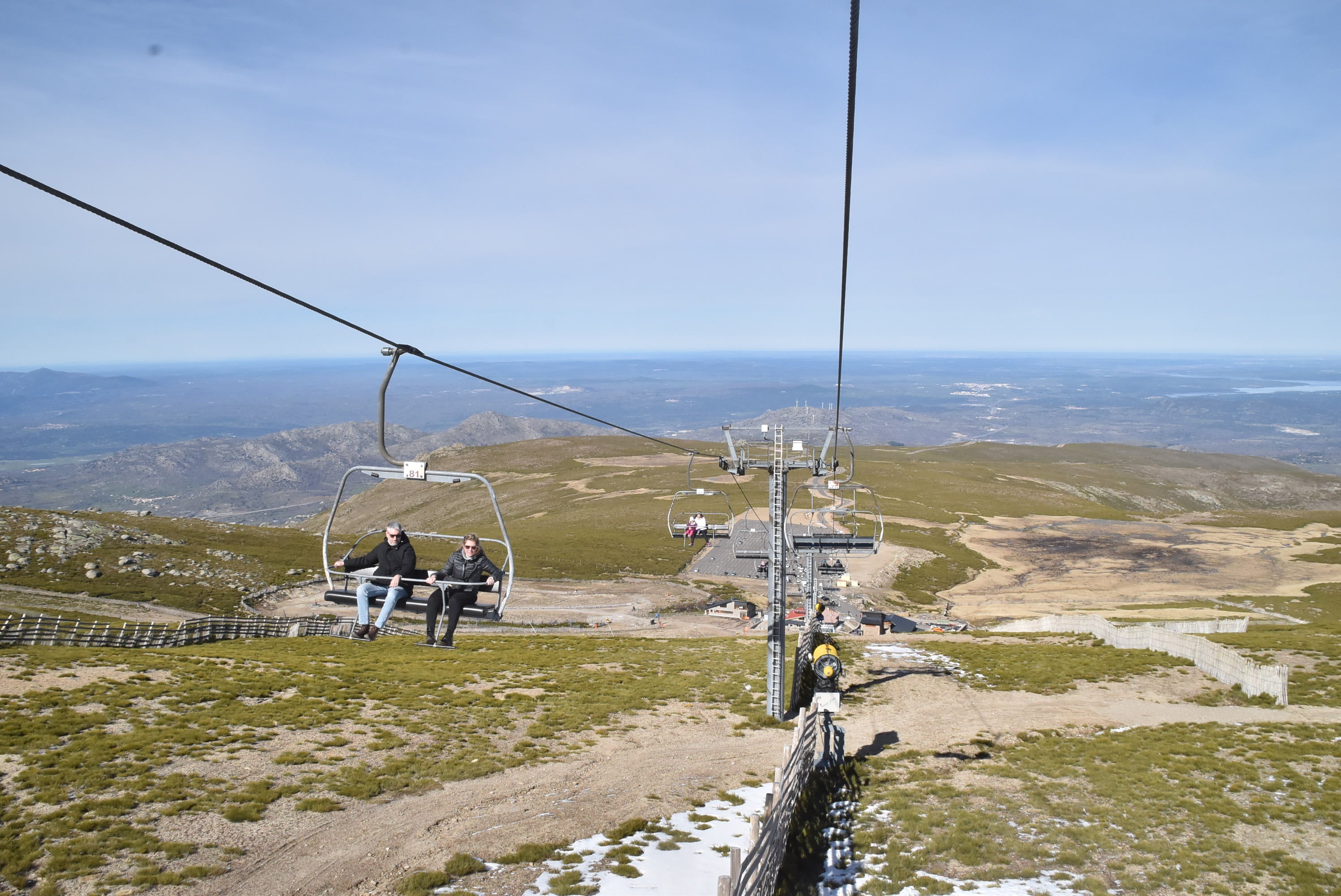 La Covatilla aprovecha el tirón turístico del telesilla y abre una pista para el esquí en la cota alta