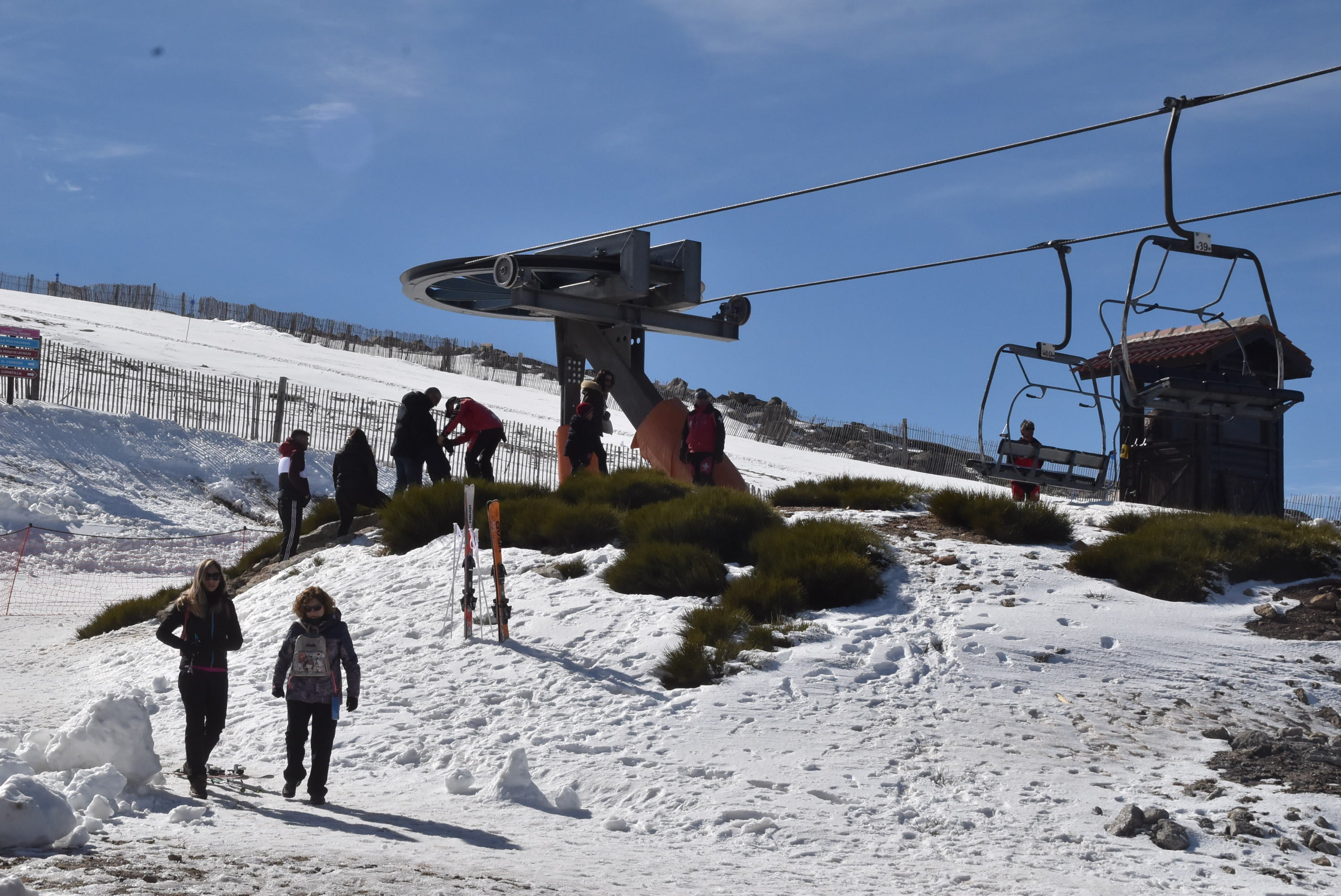 La Covatilla aprovecha el tirón turístico del telesilla y abre una pista para el esquí en la cota alta