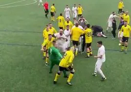 Brutal pelea en un partido de fútbol de veteranos en Galicia