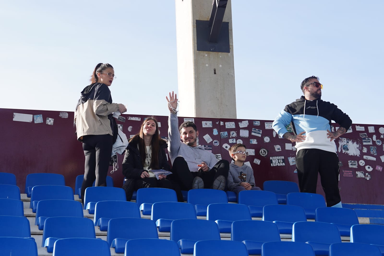 Búscate en la grada del Reina Sofía en el partido de Unionistas contra el Fuenlabrada