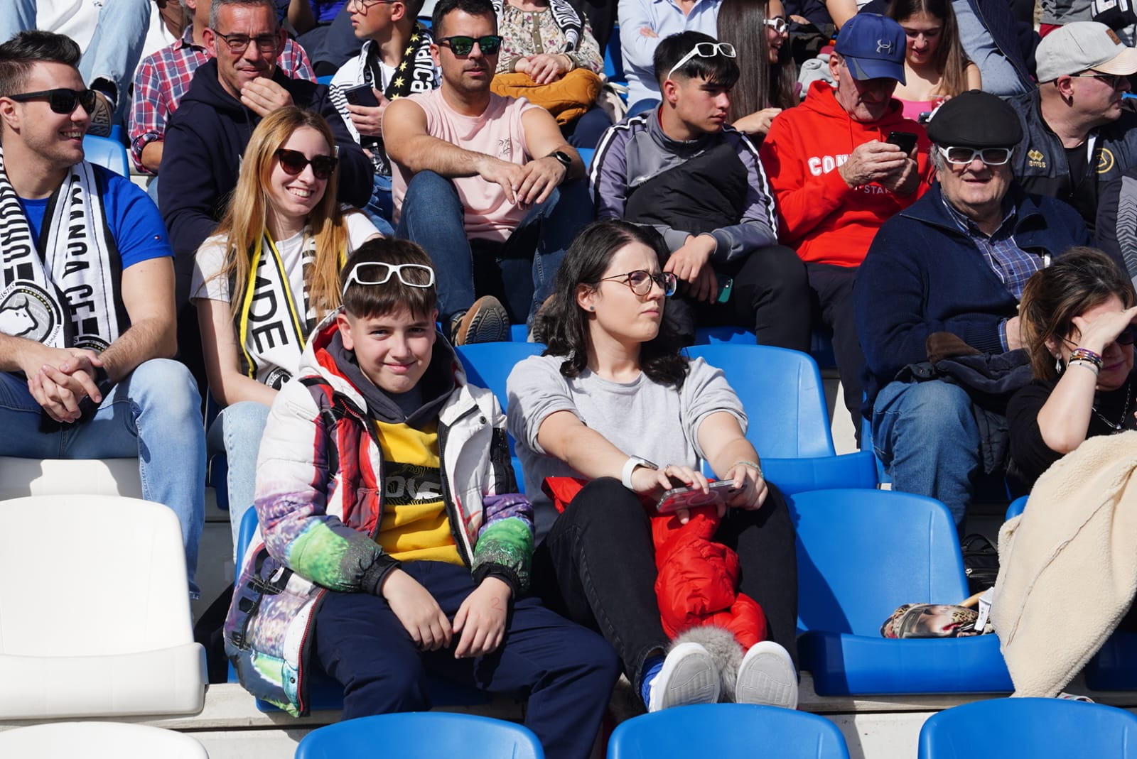 Búscate en la grada del Reina Sofía en el partido de Unionistas contra el Fuenlabrada