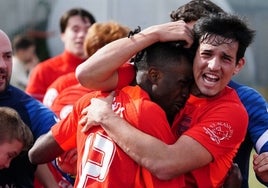 Los jugadores del Santa Marta celebran el empate