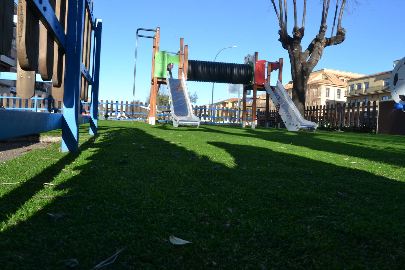 Renovación de las zonas de juegos en la Avenida de Salamanca de Ciudad Rodrigo