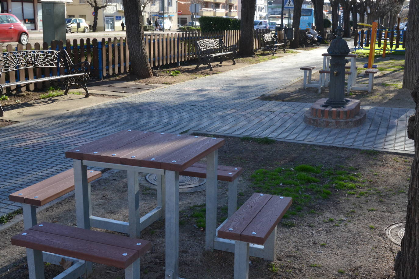 Renovación de las zonas de juegos en la Avenida de Salamanca de Ciudad Rodrigo