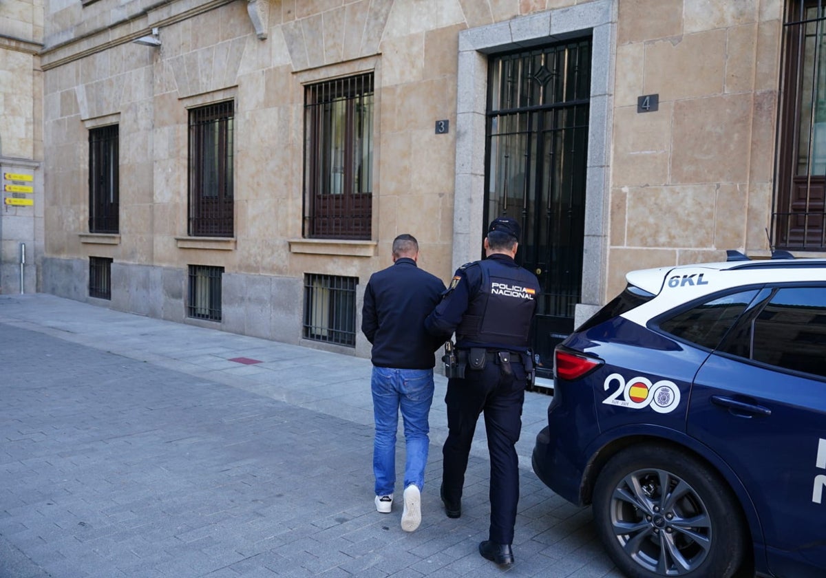 Llegada del acusado a la Audiencia Provincial.