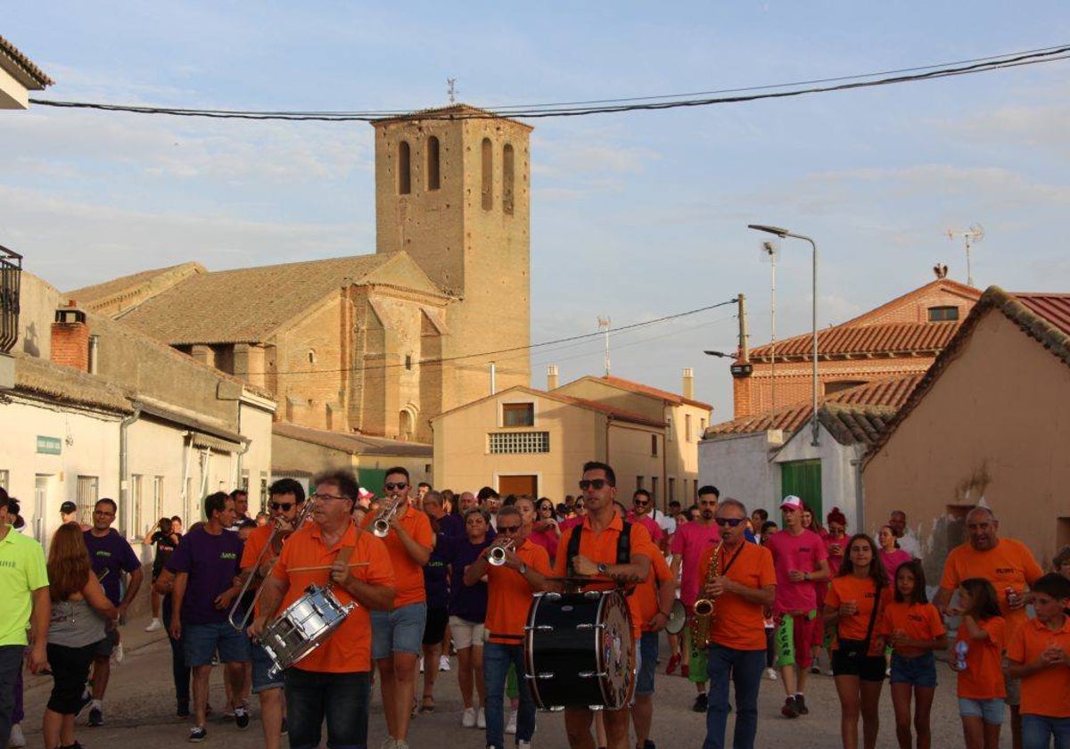 Charanga por las calles de Villaflores.