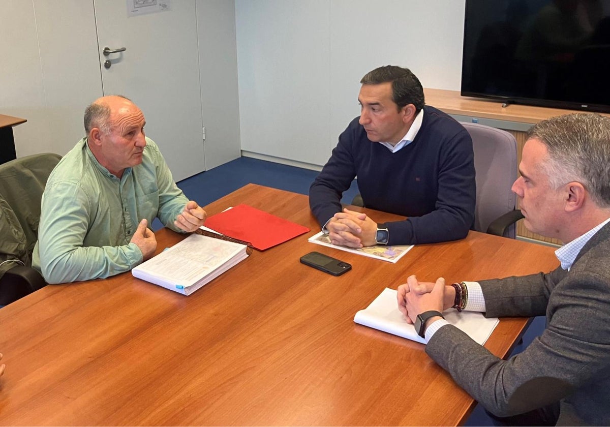 Julián Mateos y Eloy Ruiz durante la reunión mantenida.