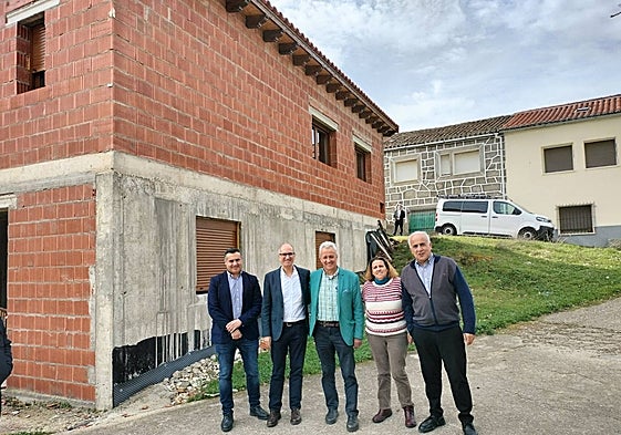 El presidente de la Diputación y los diputados de zona visitaron las obras junto al alcalde, Domingo Sánchez.