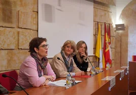 María Isabel Fernández Cambón, María Hinojal Benavente Cuesta y Amalia Marcos.