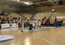 Minuto de silencio antes del partido.