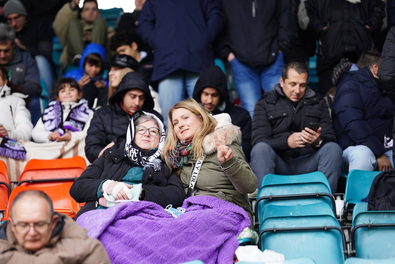 Búscate en la grada del Helmántico en el partido entre el Salamanca UDS y el Bembibre