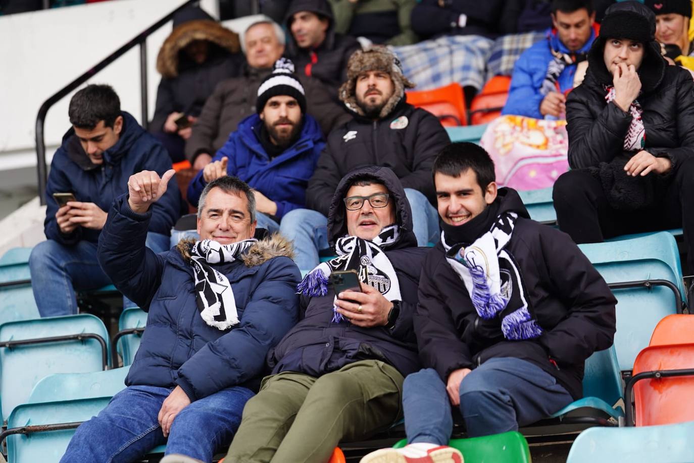 Búscate en la grada del Helmántico en el partido entre el Salamanca UDS y el Bembibre