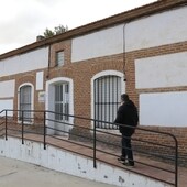 Entrada de un consultorio rural de la comarca de Peñaranda.