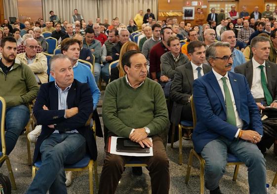 Pedro Barato, en primera fila en un acto en Salamanca, y a su derecha, Donaciano Dujo.