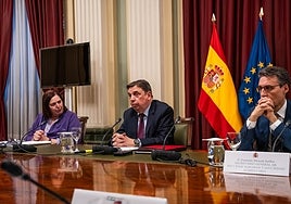 Planas, en el centro de la imagen, con Begoña García y Fernando Miranda.