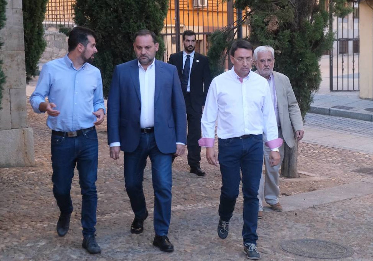 El exministro José Luis Ábalos, con Luis Tudanca y Fernando Pablos, en Salamanca.