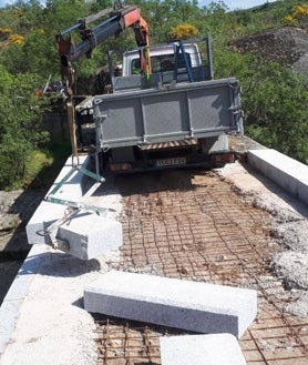 Imagen secundaria 2 - Diferentes momentos de las obras de rehabilitación del puente de Rando.