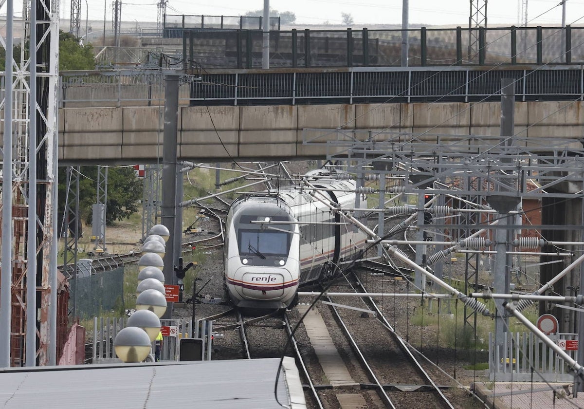 Llegada de un tren a la estación de Salamanca.