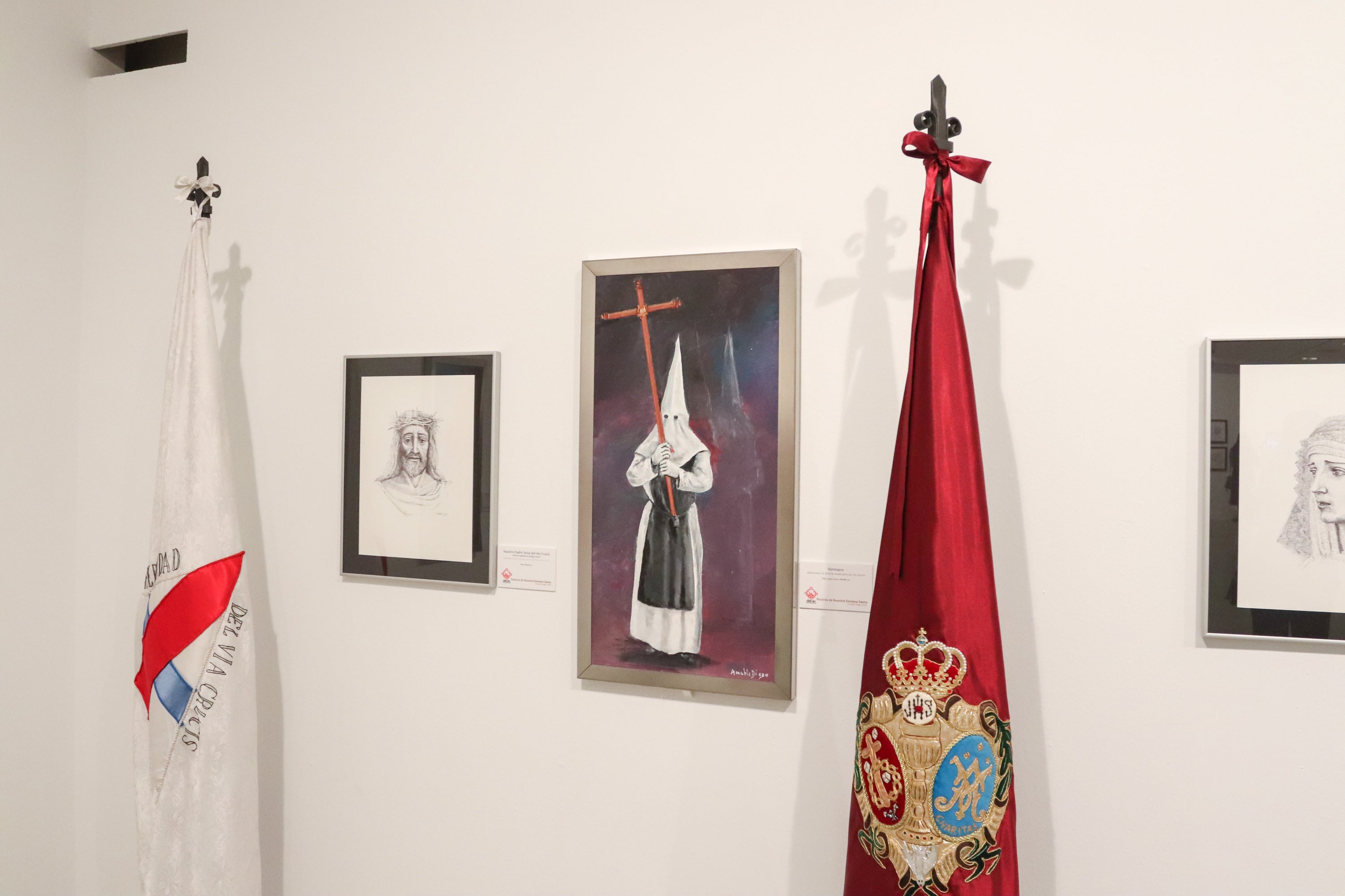 La Pasión salmantina reluce en el Palacio de Congresos con una muestra de Amable Diego