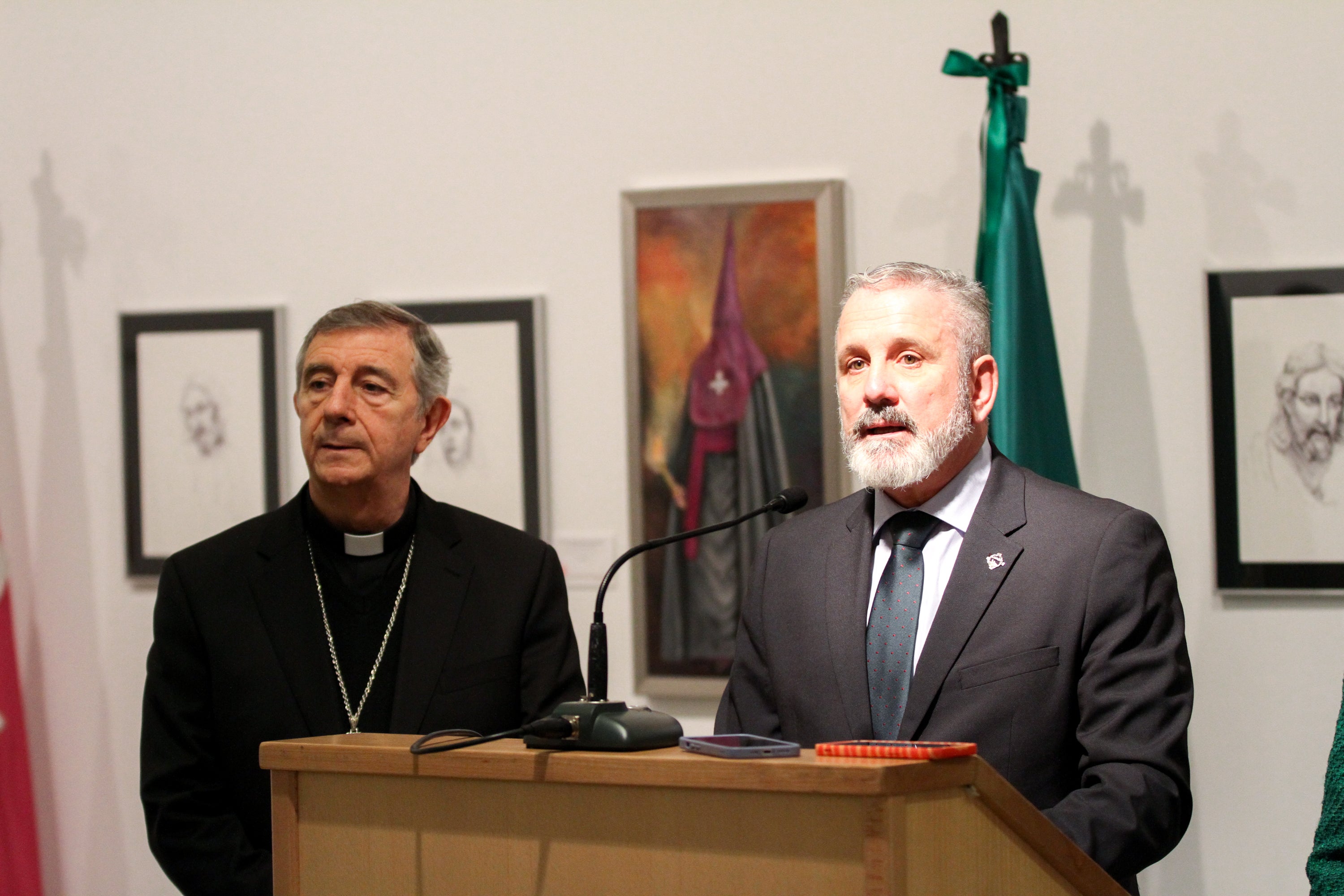 La Pasión salmantina reluce en el Palacio de Congresos con una muestra de Amable Diego