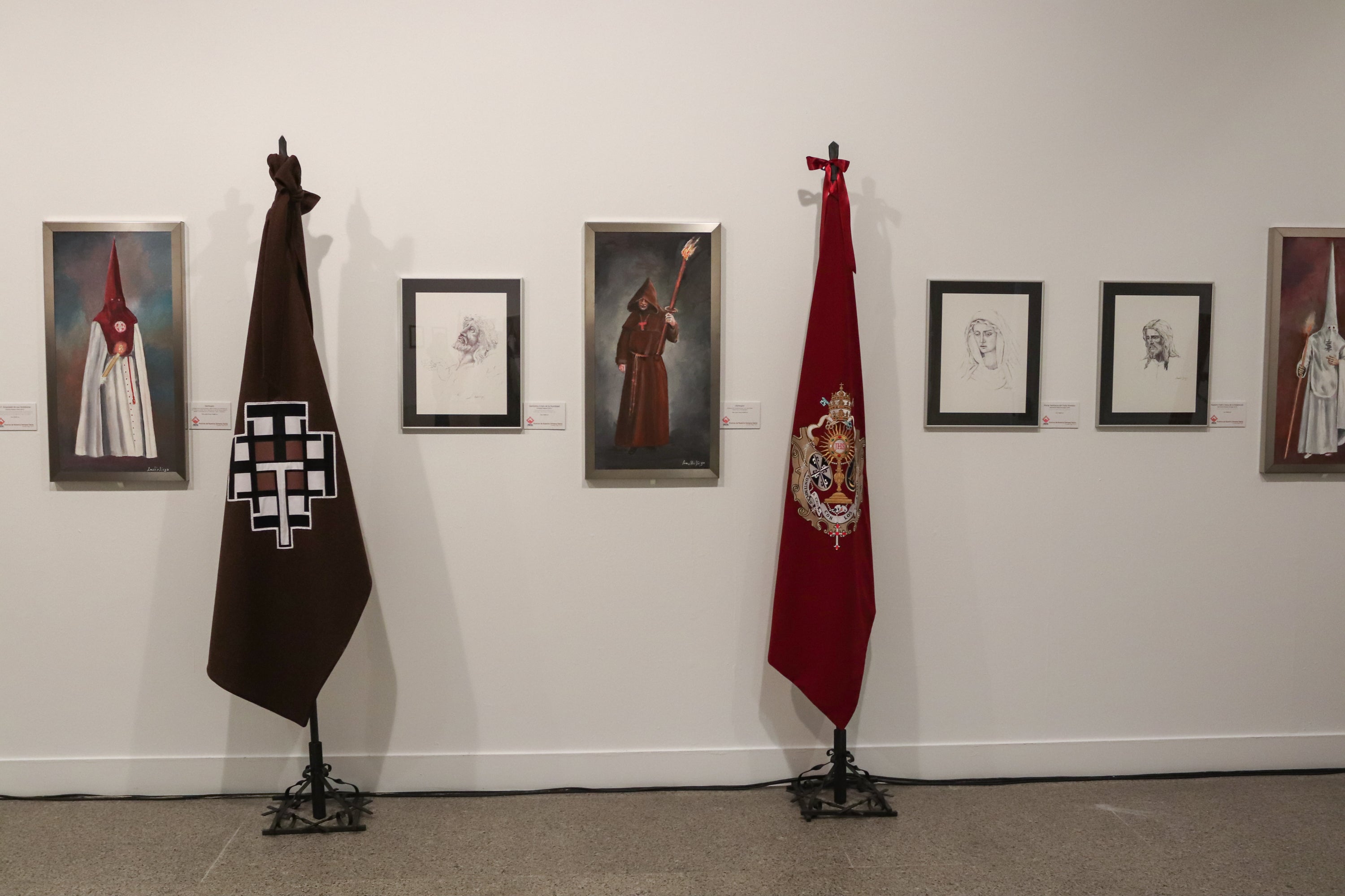 La Pasión salmantina reluce en el Palacio de Congresos con una muestra de Amable Diego